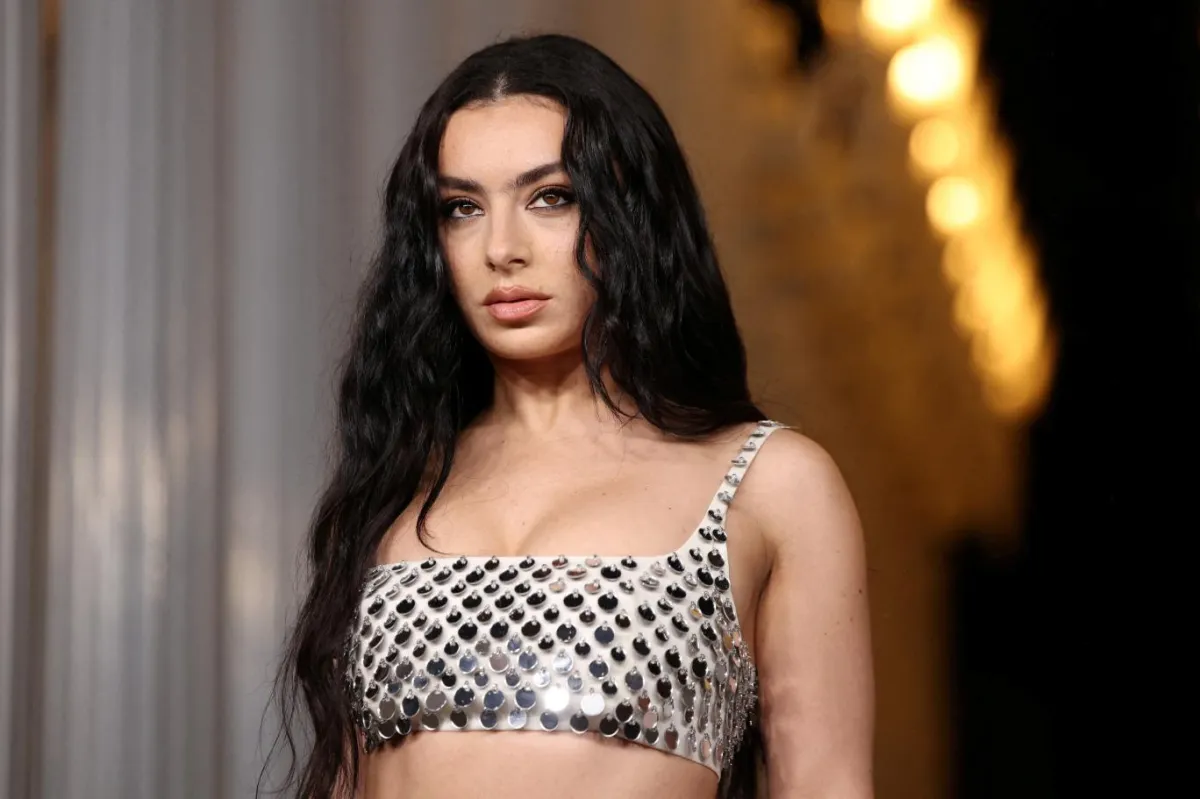Kylie Jenner ve Alexander Skarsgård, Charli XCX'in filminde başrollerde